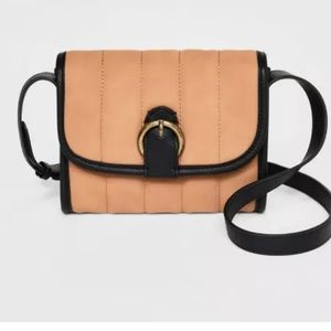 Universal Thread Flap Crossbody 👜